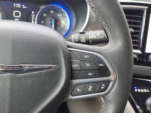 Used 2024 Chrysler Pacifica Touring-L FWD image 22