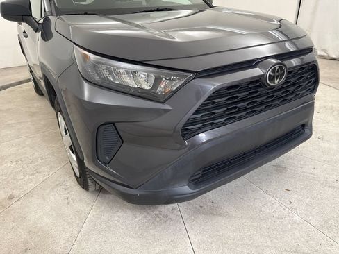 Used 2019 Toyota RAV4 LE FWD image 11