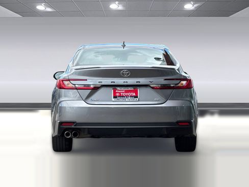 Used 2025 Toyota Camry SE image 8