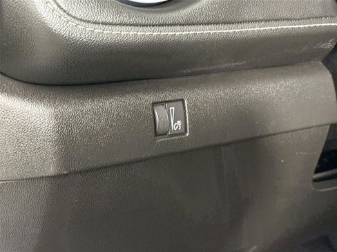 Used 2024 Chevrolet Colorado LT RWD image 15