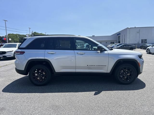 New 2026 Jeep Grand Cherokee Altitude AWD/4WD image 2