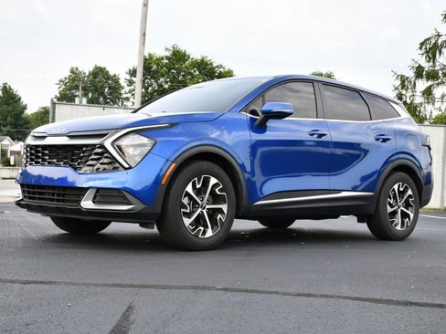 Used 2023 Kia Sportage EX FWD image 3