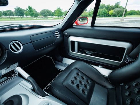 Used 2005 Ford GT RWD image 42