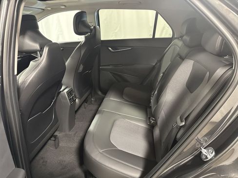 Certified 2025 Kia Niro EX Touring image 28