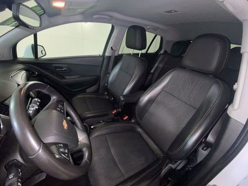 Used 2019 Chevrolet Trax LT w/ LT Convenience Package FWD image 14