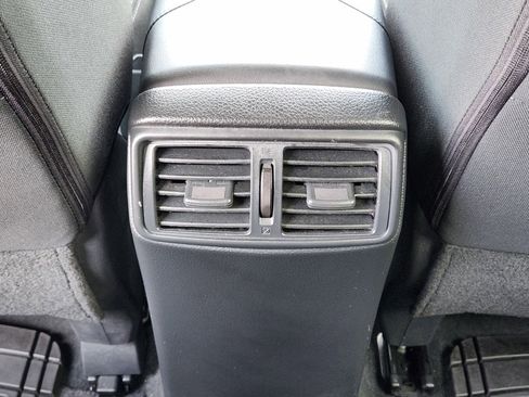 Used 2019 Nissan Rogue SV FWD image 31