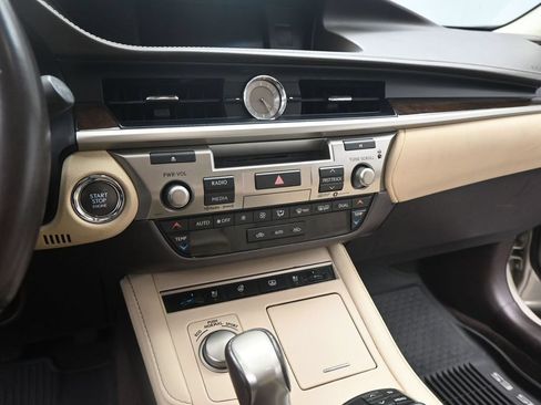 Used 2018 Lexus ES 350 w/ Luxury Package w/Wood Trim FWD image 13