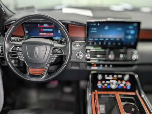 Used 2023 Lincoln Navigator Reserve AWD/4WD image 5