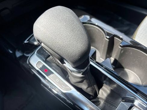 Used 2025 Chevrolet Trax LT FWD image 8