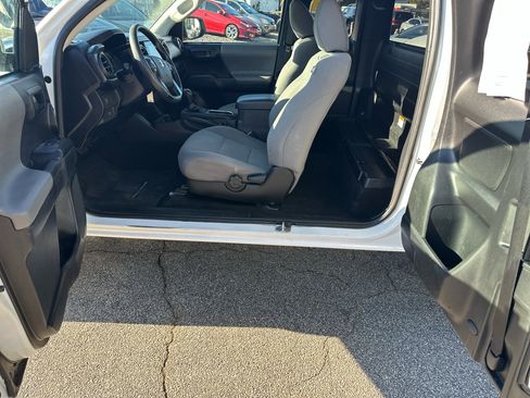 Used 2020 Toyota Tacoma SR5 image 9