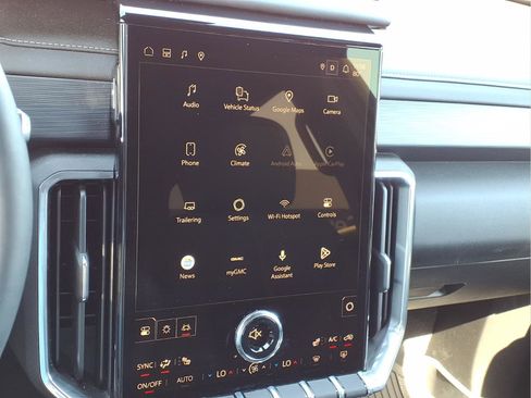 Used 2026 GMC Acadia Elevation w/ Elevation Premium Package FWD image 8