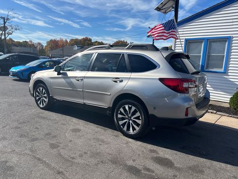 Used 2017 Subaru Outback 2.5i Limited image 4