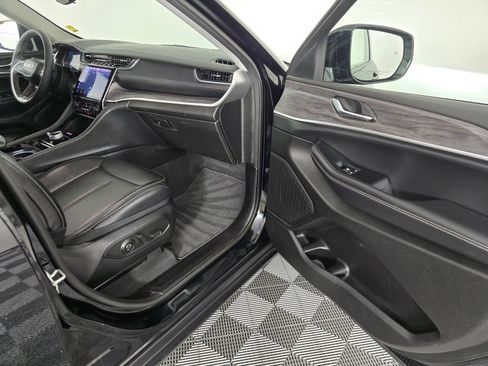 Used 2023 Jeep Grand Cherokee Limited w/ Black Appearance Package image 40