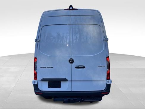 Used 2025 Mercedes-Benz Sprinter 2500 image 4