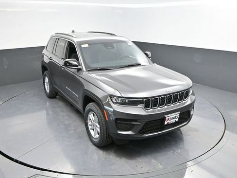 New 2025 Jeep Grand Cherokee Laredo AWD/4WD image 29
