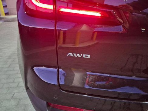 Used 2023 Cadillac XT4 Luxury w/ Cold Weather Package image 10