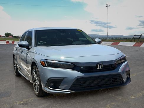 Used 2023 Honda Civic Touring image 2