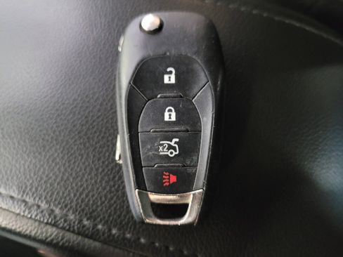 Used 2017 Chevrolet Cruze LS FWD image 32
