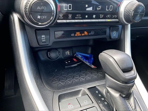 Used 2024 Toyota RAV4 XLE AWD/4WD image 27
