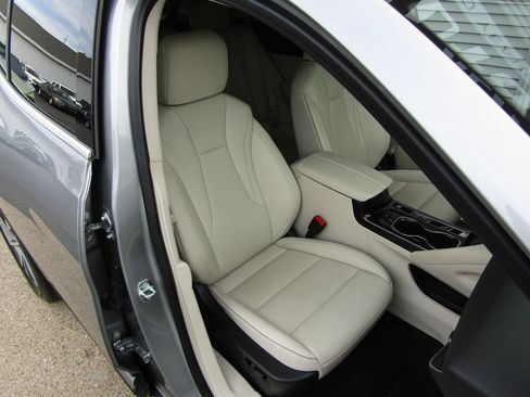 Used 2023 Buick Envision Essence AWD/4WD image 32