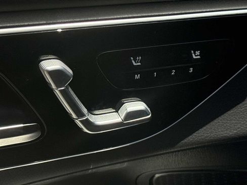 Used 2025 Mercedes-Benz GLC 300 image 14