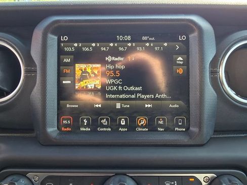 Used 2019 Jeep Wrangler Unlimited Sahara w/ Dual Top Group AWD/4WD image 19