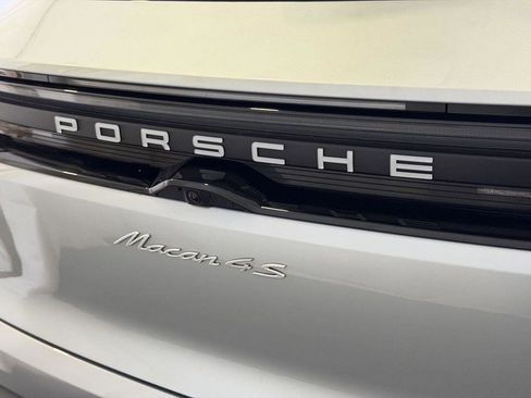 Used 2025 Porsche Macan 4S Electric AWD/4WD image 25