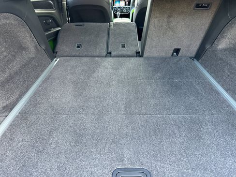 New 2025 Bentley Bentayga image 17