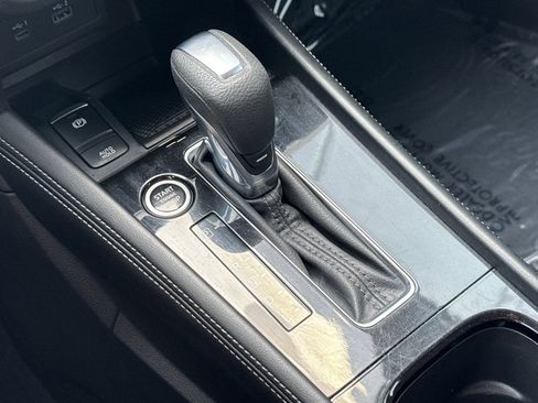 Used 2024 Nissan Kicks SR FWD image 19