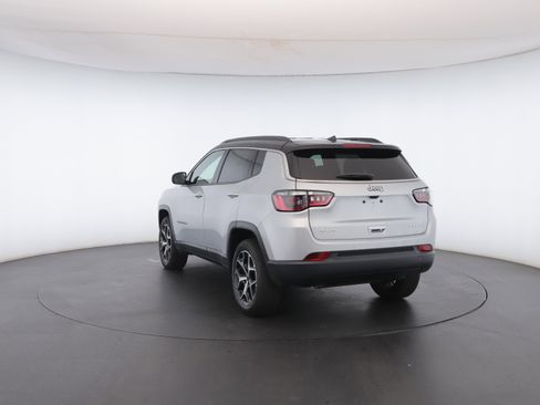 Used 2026 Jeep Compass Limited image 21