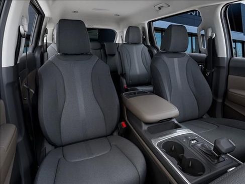 New 2026 Kia Carnival LX image 15