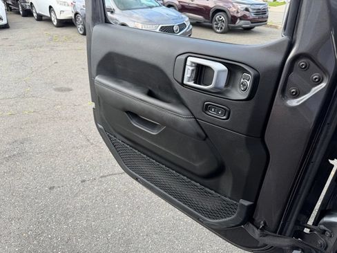Used 2021 Jeep Wrangler Unlimited Sahara w/ Uconnect 4C Nav & Sound Group AWD/4WD image 16