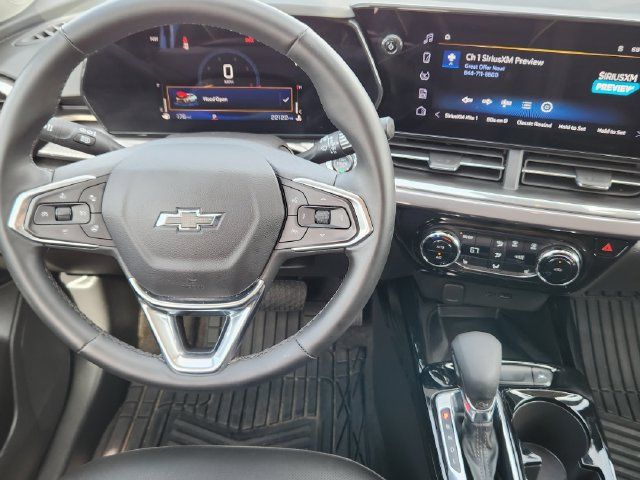 Used 2025 Chevrolet Trax ACTIV w/ Sunroof Package FWD image 33