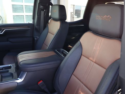 Certified 2025 Chevrolet Silverado 1500 High Country w/ Technology Package image 21