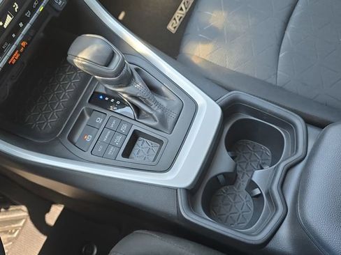 Used 2021 Toyota RAV4 XLE AWD/4WD image 25