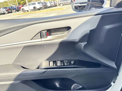 Used 2025 Toyota Camry SE w/ Convenience Package image 10