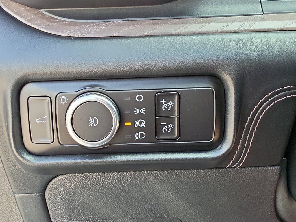 Certified 2023 Ford Explorer Platinum w/ Technology Package AWD/4WD image 30