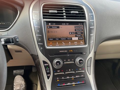 Used 2019 Lincoln Nautilus Reserve FWD image 14