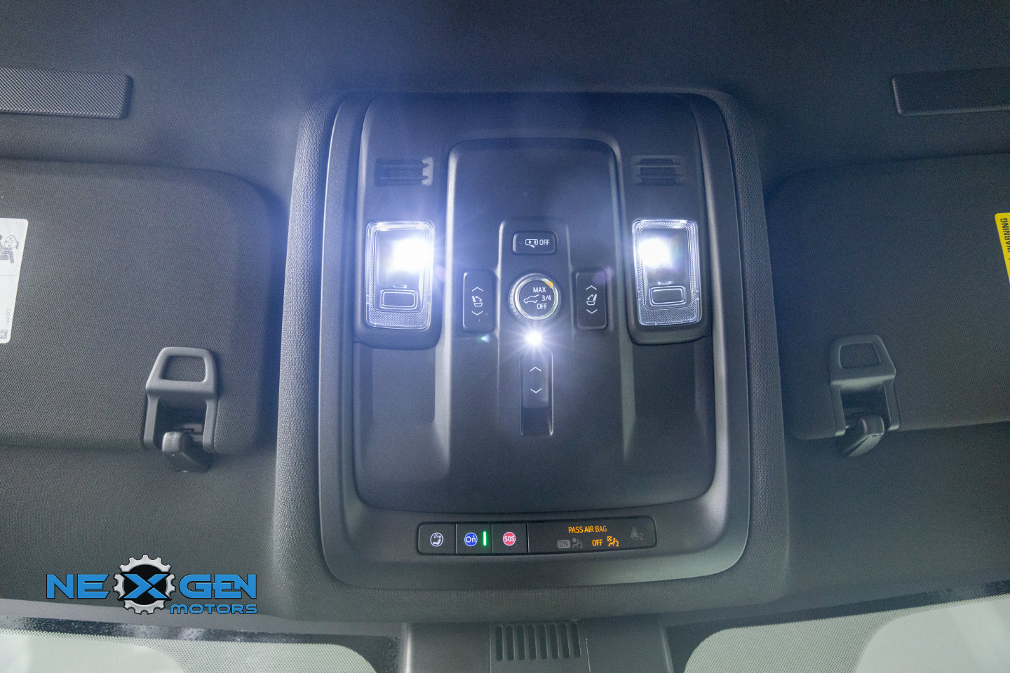 Used 2025 Chevrolet Suburban Premier AWD/4WD image 24