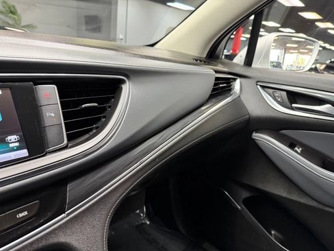 Used 2018 Buick Enclave Essence FWD image 27