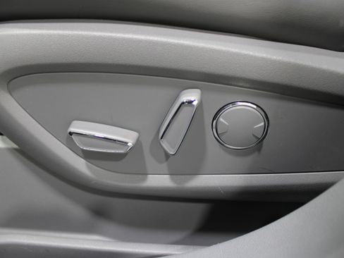 Used 2019 Lincoln Nautilus Reserve w/ Driver Assistance Package image 4