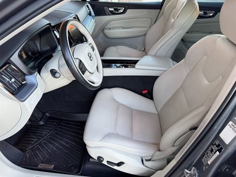 Used 2020 Volvo XC60 T6 Momentum image 9