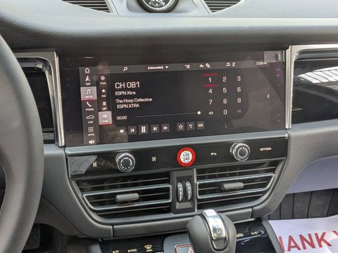 New 2026 Porsche Macan image 18