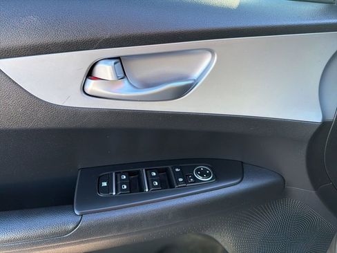 Used 2023 Kia Forte LXS image 13