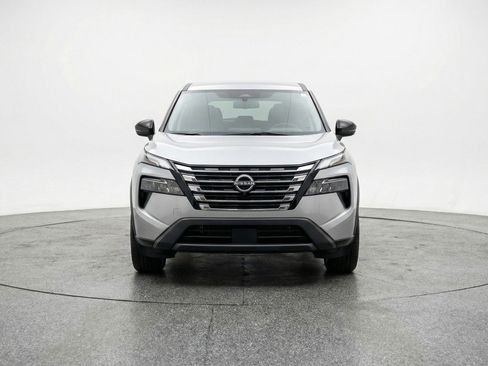 Used 2025 Nissan Rogue SV image 2