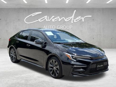 Used 2026 Toyota Corolla SE FWD image 2