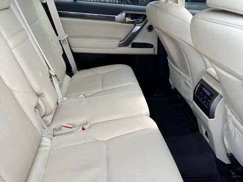 Used 2023 Lexus GX 460 Luxury w/ Accessory Package AWD/4WD image 6