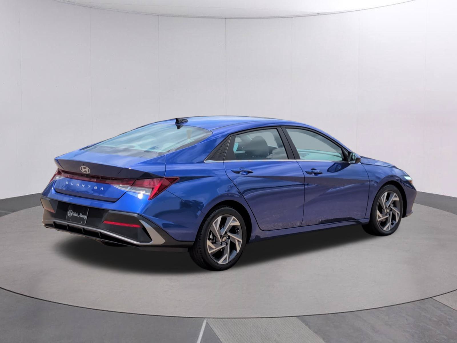 Used 2025 Hyundai Elantra SEL FWD image 6