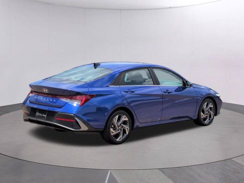 Used 2025 Hyundai Elantra SEL FWD image 6