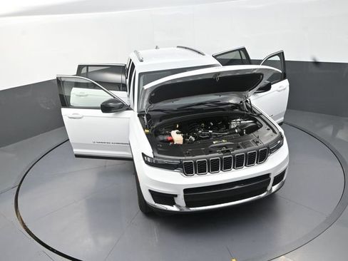 Used 2023 Jeep Grand Cherokee L Laredo RWD image 6